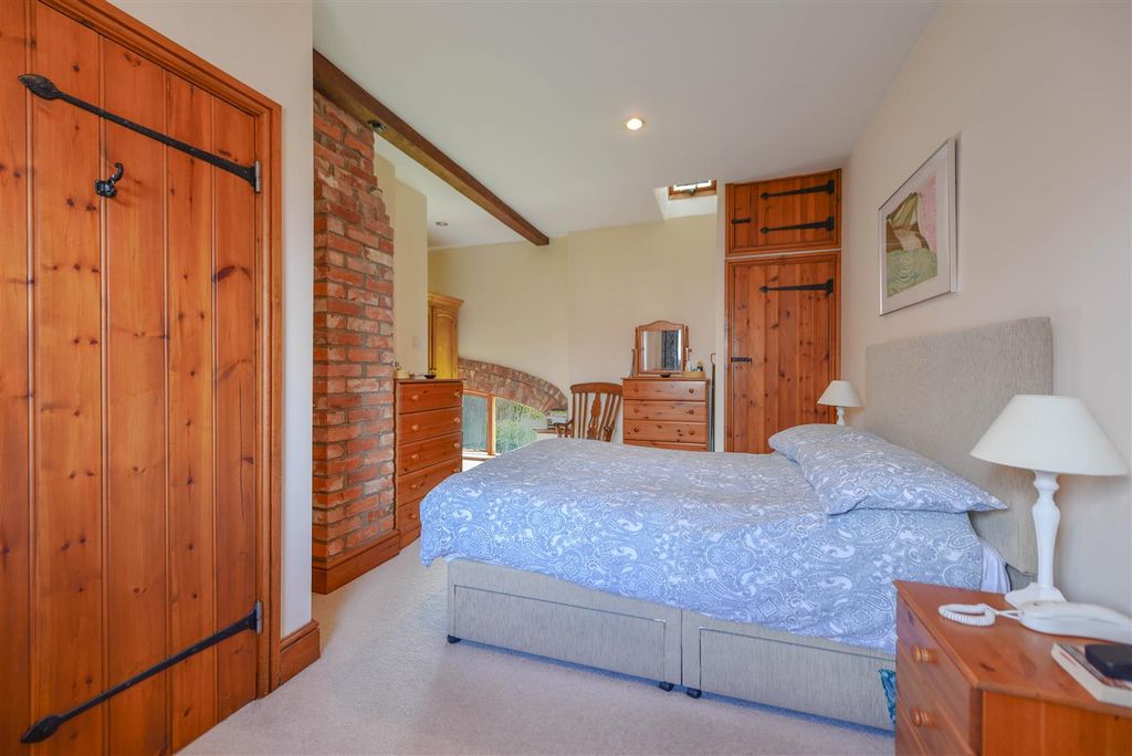 Additional image 16 of 4 bed barn conversion for saleHigh Street, Crick, Northampton NN6