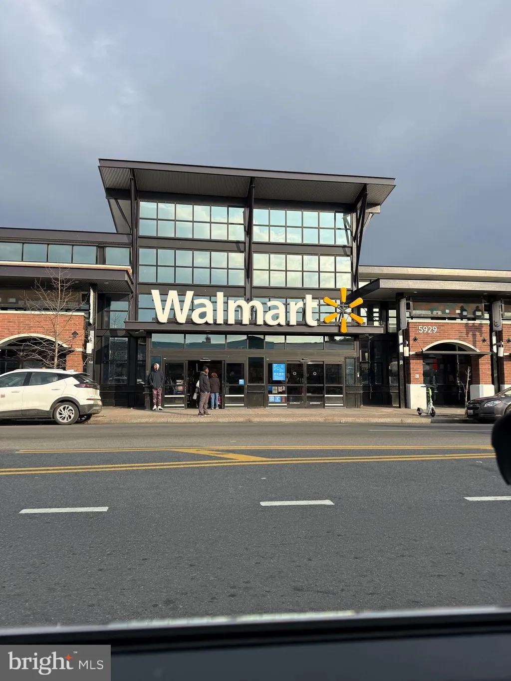 613 Roxboro Place NW, Washington, DC 20011