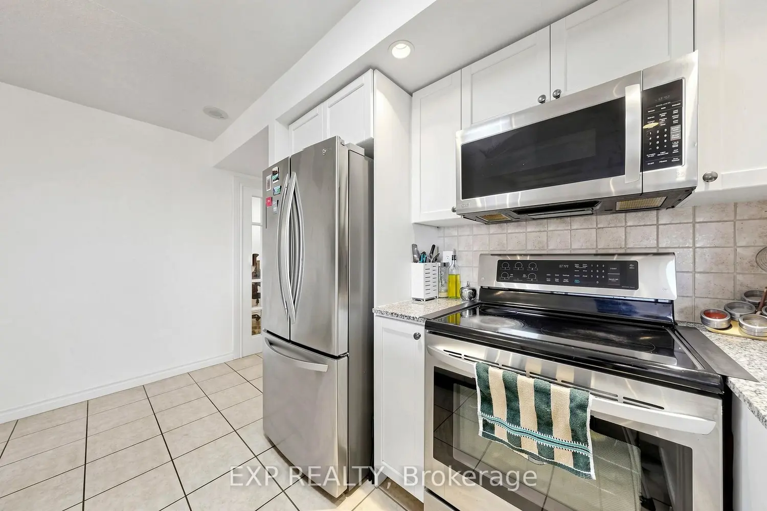 5233 Dundas Street 1428 photo 4
