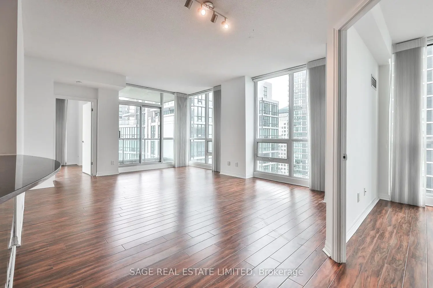 16 Yonge Street 2711 photo 4