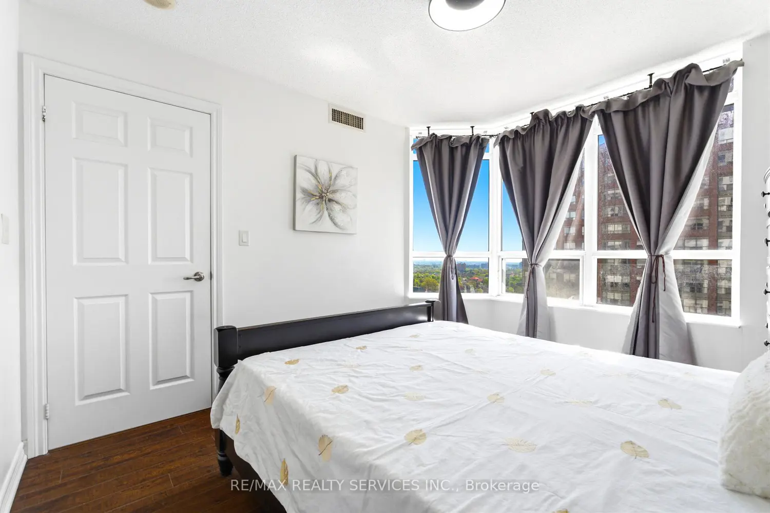 Additional image 11 of 310 Burnhamthorpe Road 1711