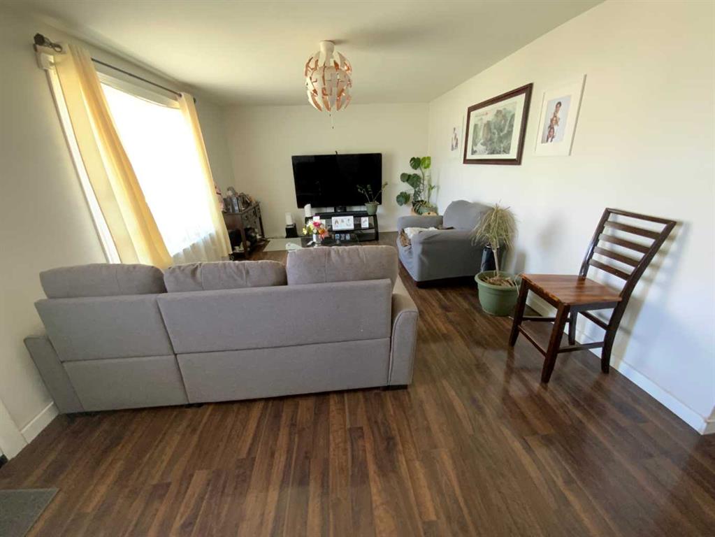 Additional image 4 of 422 Arena Avenue, Trochu, AB, T0M 2C0