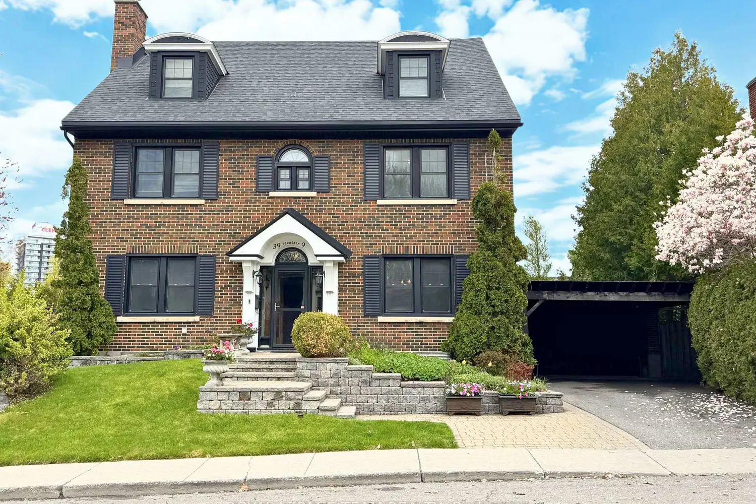 39 Crescent Heights