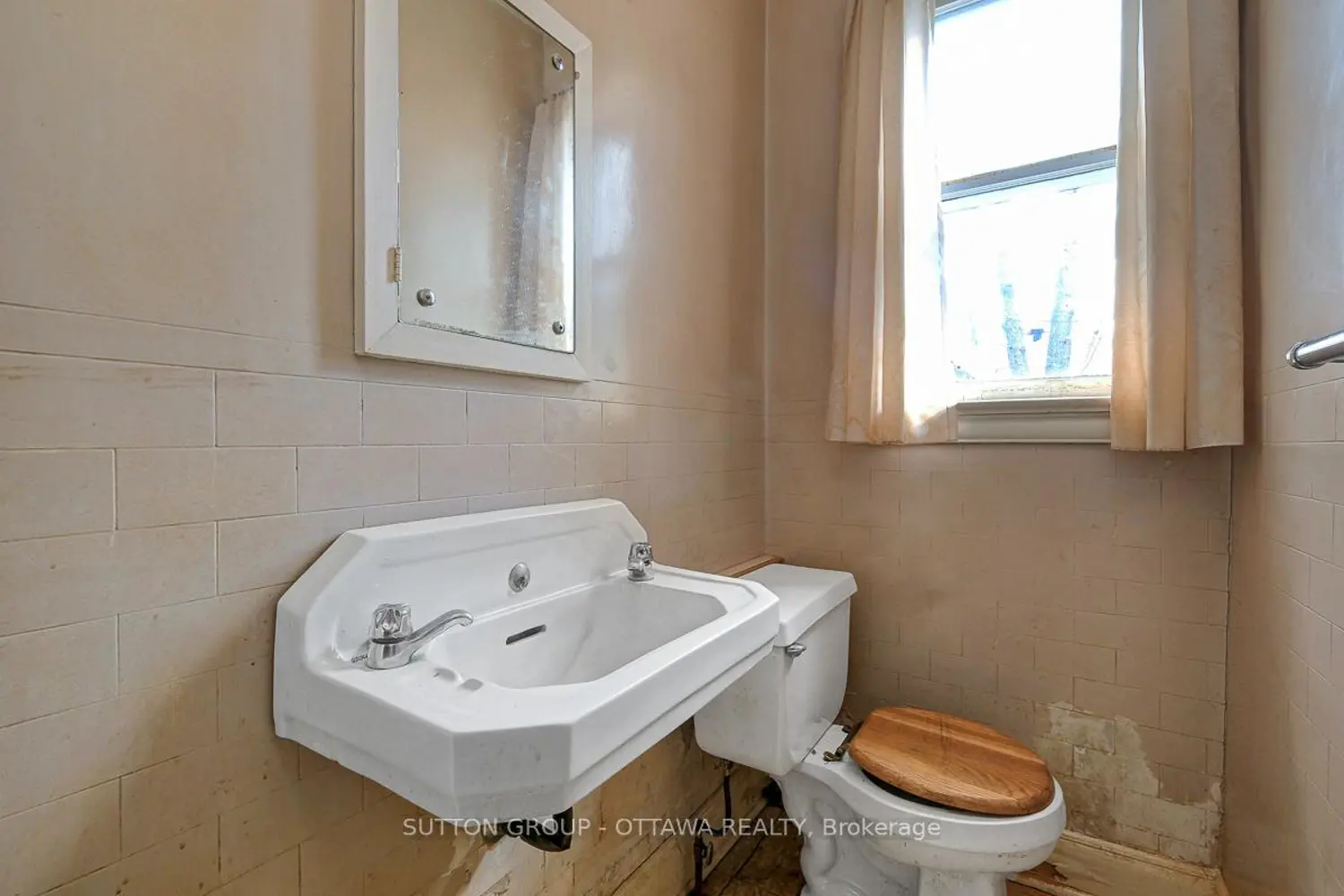 Additional image 12 of 1471 Cavendish Road