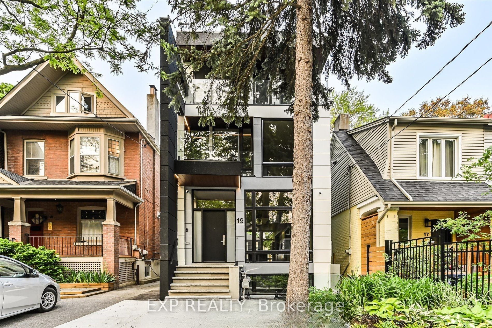 Lower-19 Devon Road, Toronto, ON, M4E 2J7