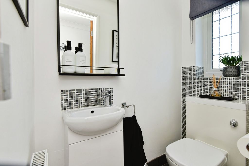 Additional image 6 of 4 bed detached house for saleBoscombe Grove, Trentham, Stoke-On-Trent ST4