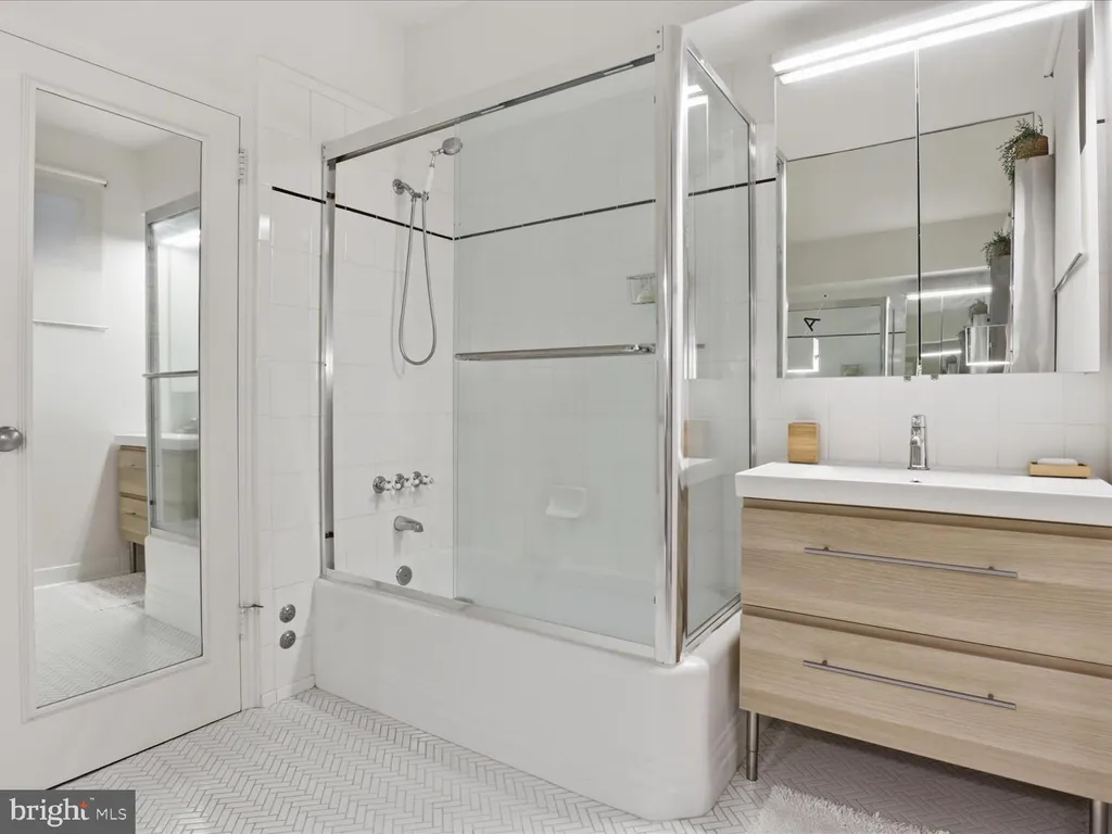 Additional image 11 of 3901 Cathedral Avenue NW Unit 418, Washington, DC 20016