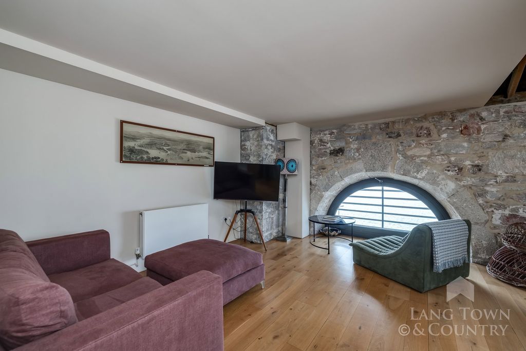 2 bed flat for saleThe Brewhouse, Royal William Yard, Stonehouse PL1 photo 2