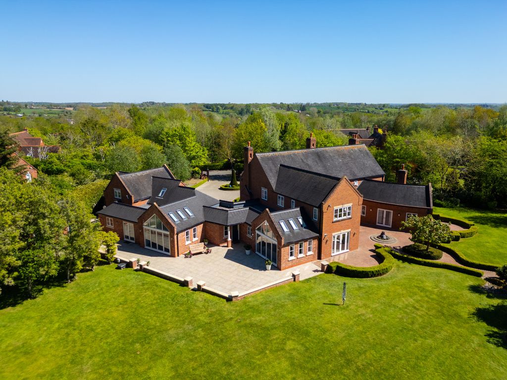Additional image 2 of 5 bed detached house for saleWeaverlake Drive Yoxall Burton-On-Trent, Staffordshire DE13