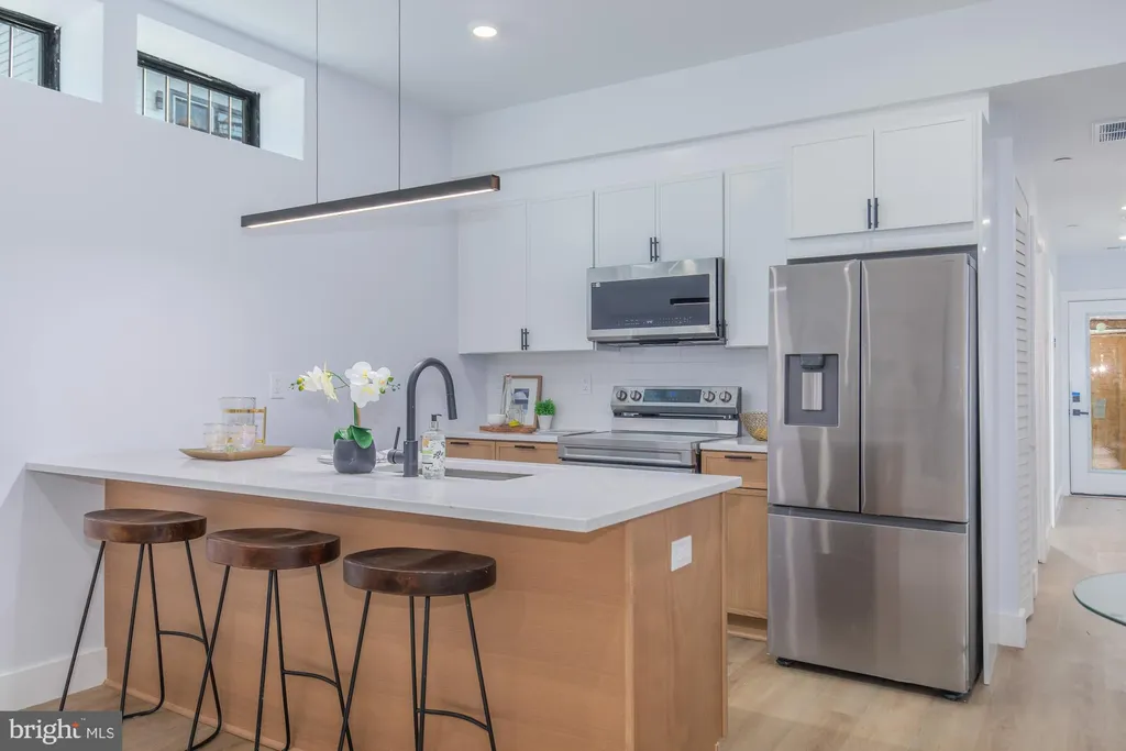 1012 17th Place NE Unit 2, Washington, DC 20002 photo 3