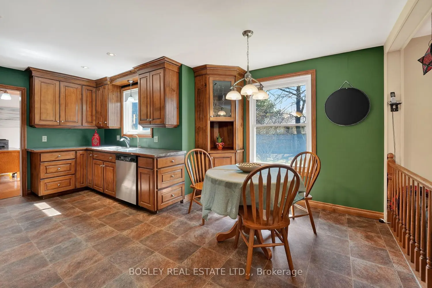 15 Upper Canada Drive photo 4