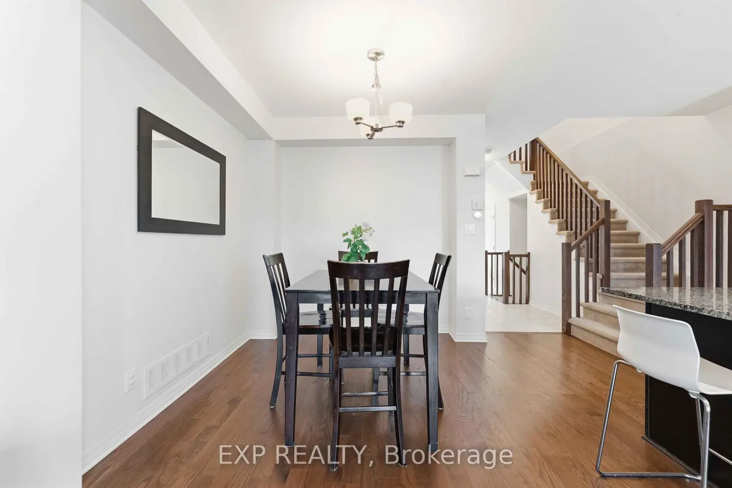 151 Hawkshaw Crescent photo 5