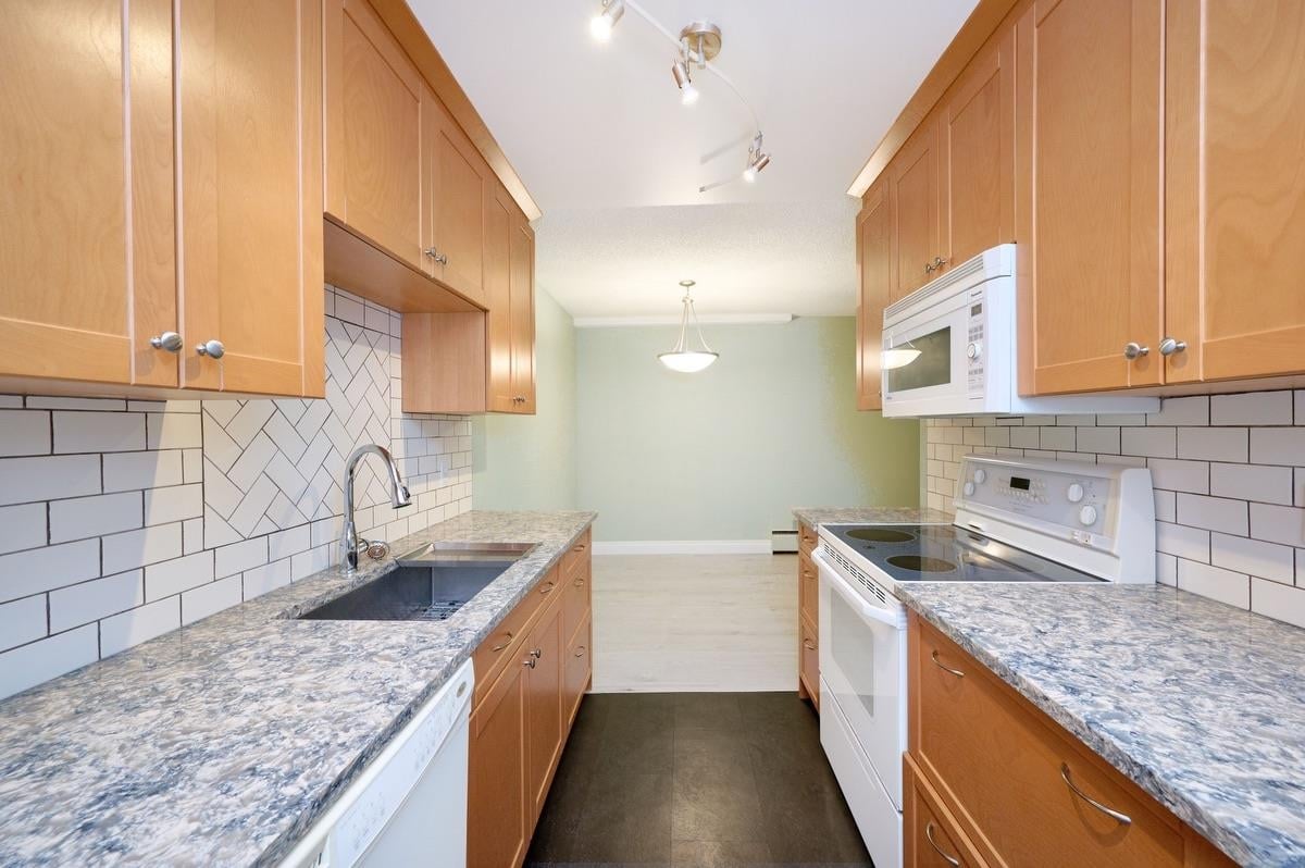 Additional image 3 of 109-9202 Horne Street, Burnaby, BC, V3N 4K2