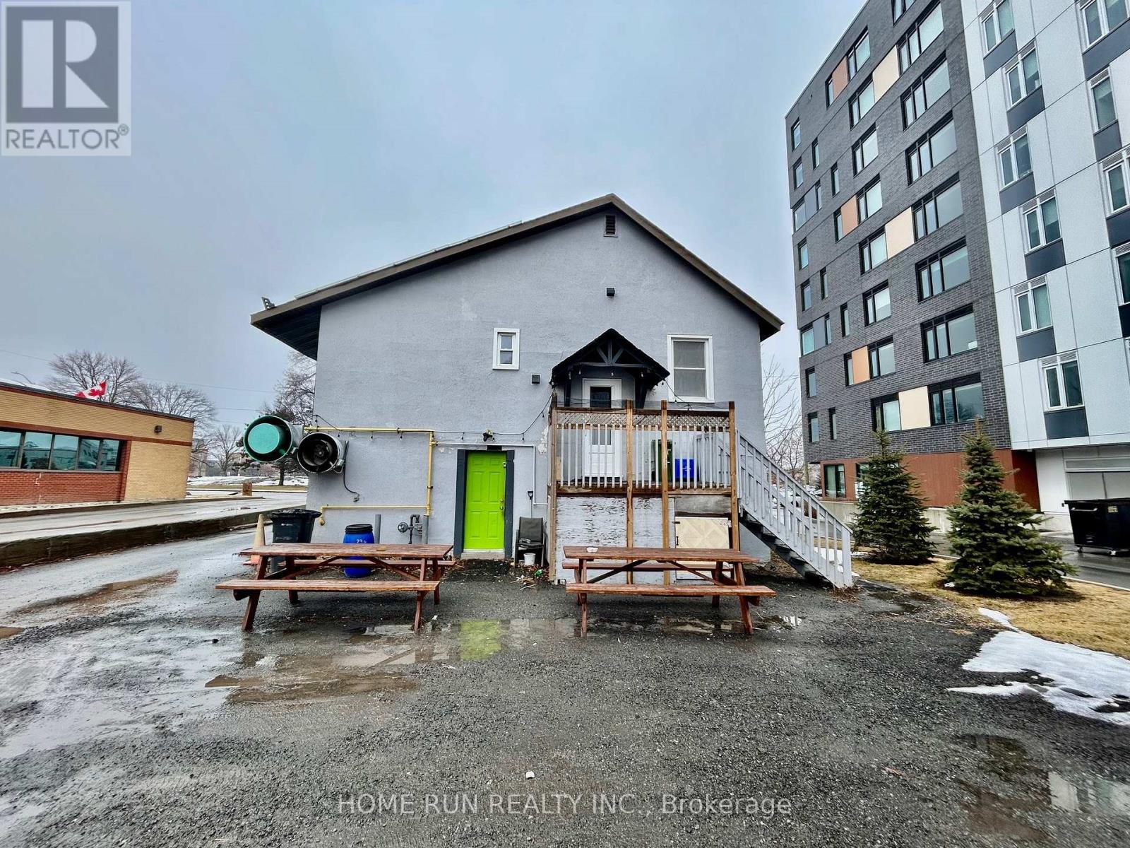 704 BROOKFIELD ROAD S