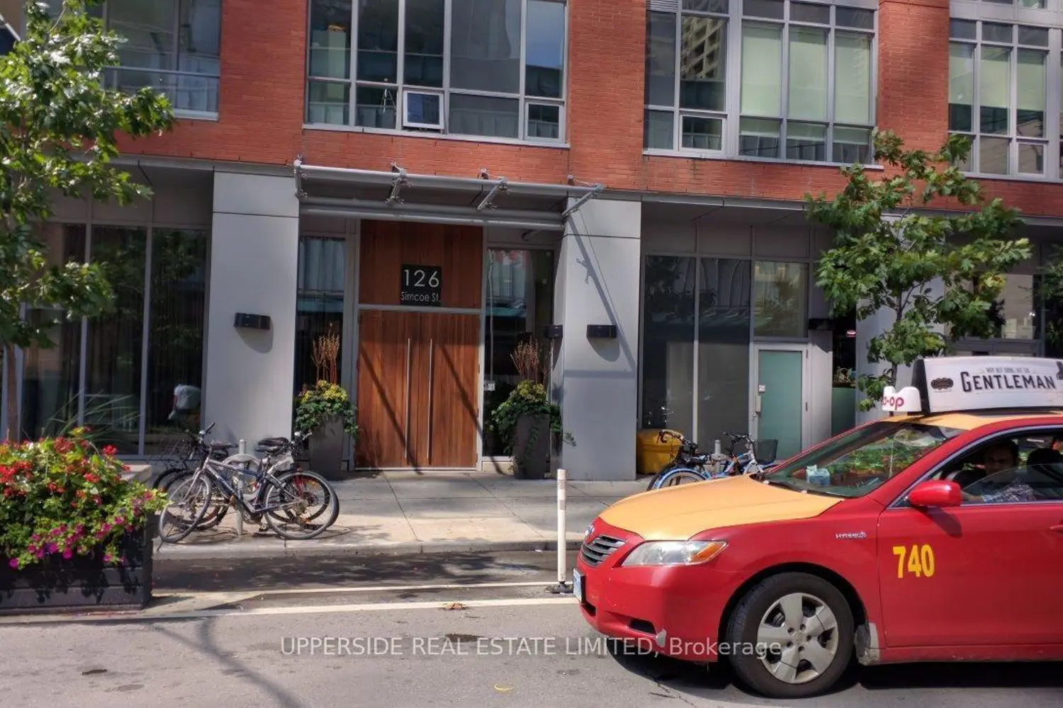 126 Simcoe Street 607 photo 2