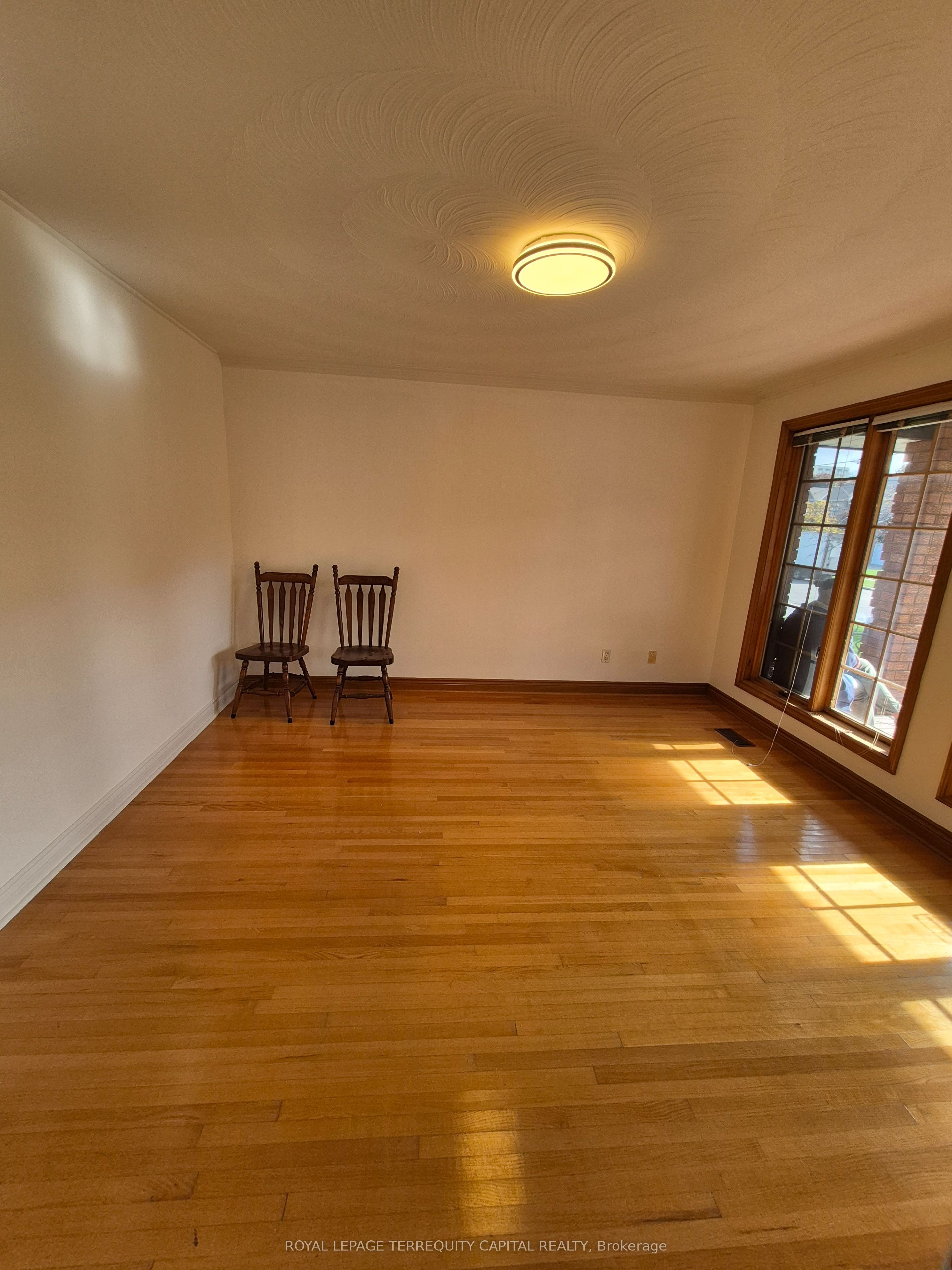 Additional image 5 of Rm 4-256 Cocksfield Avenue, Toronto, ON, M3H 3T7