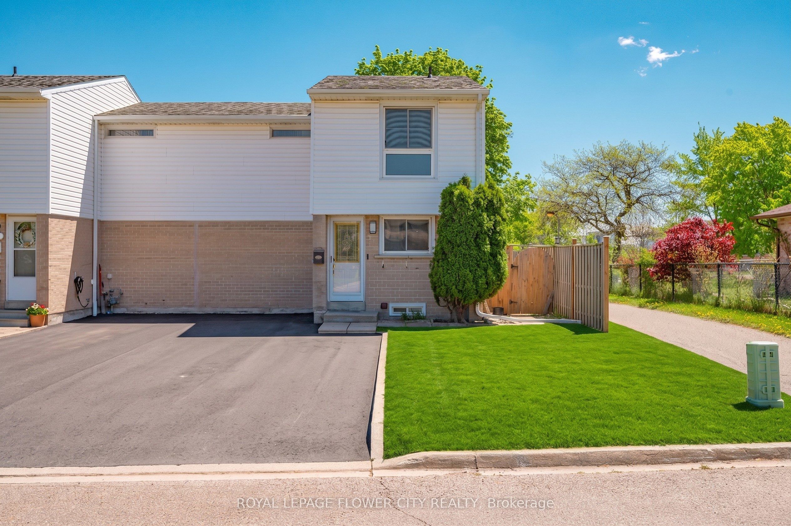 16 Gleneaden Court, Brampton, ON, L6S 2J7