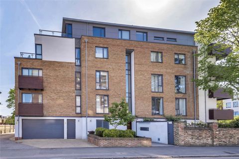 Trinity Road, London SW19