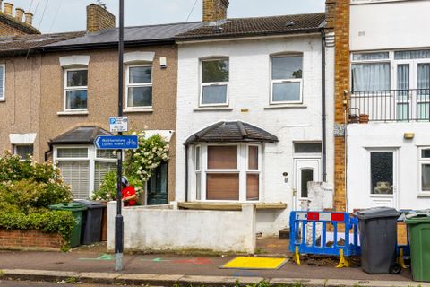 Grosvenor Park Road, London E17