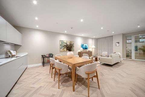 Wimbledon Place, Wimbledon SW19, New home
