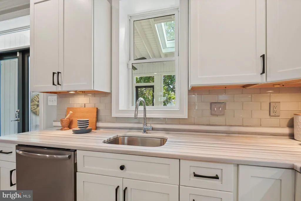Additional image 18 of 822 11th Street NE, Washington, DC 20002