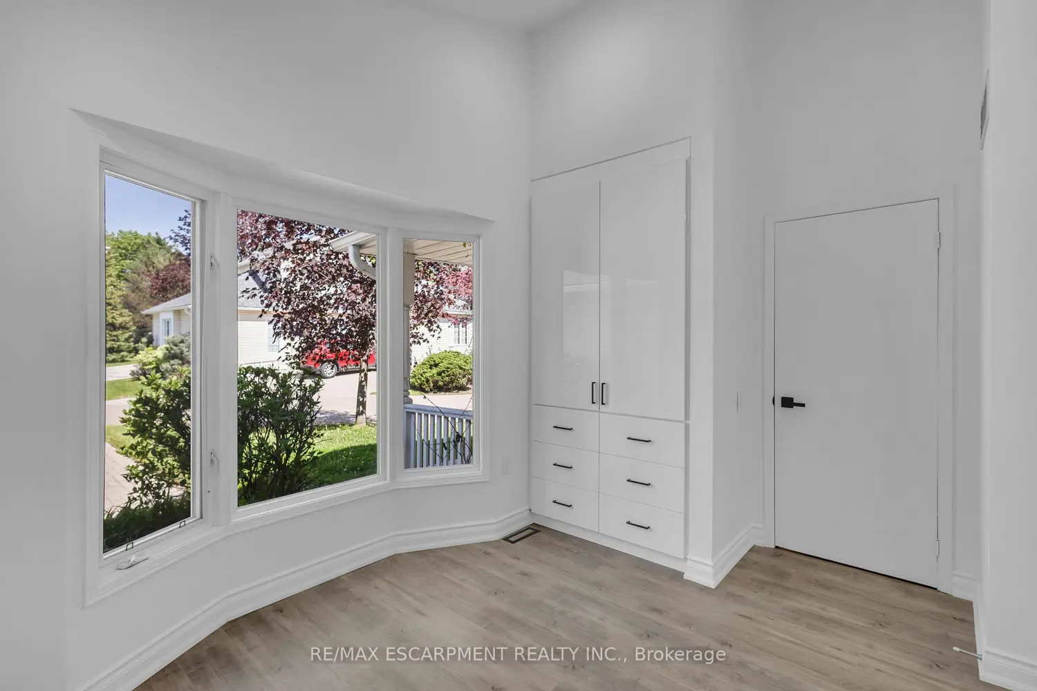 Additional image 5 of 375 Silverbirch Boulevard