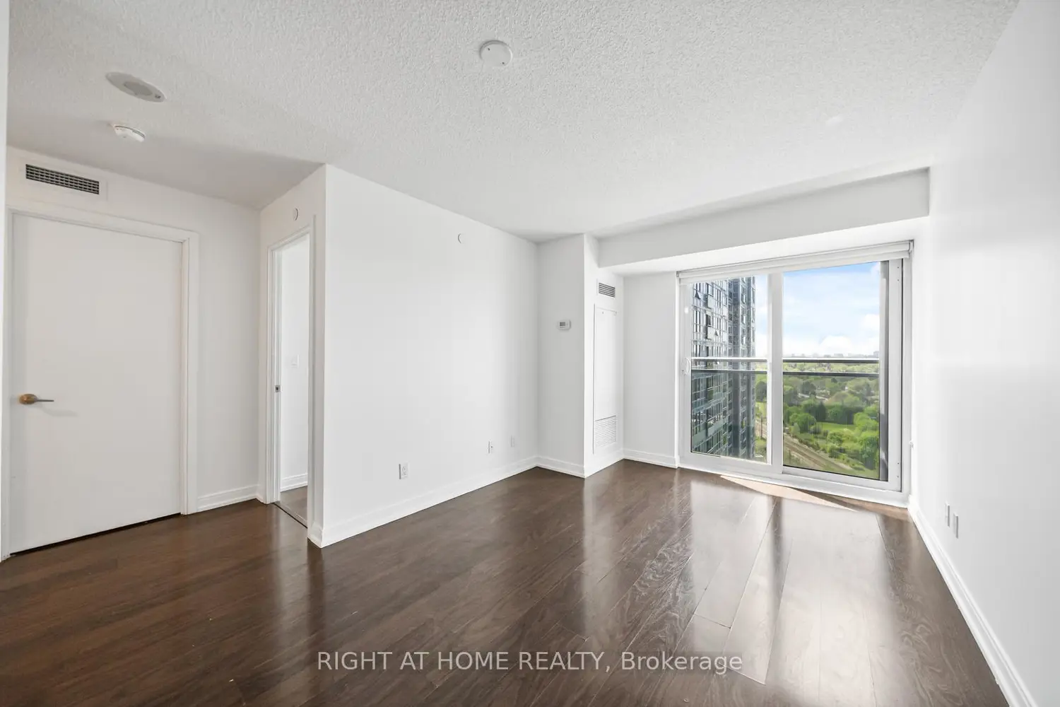 255 Village Green Square 1505 photo 5