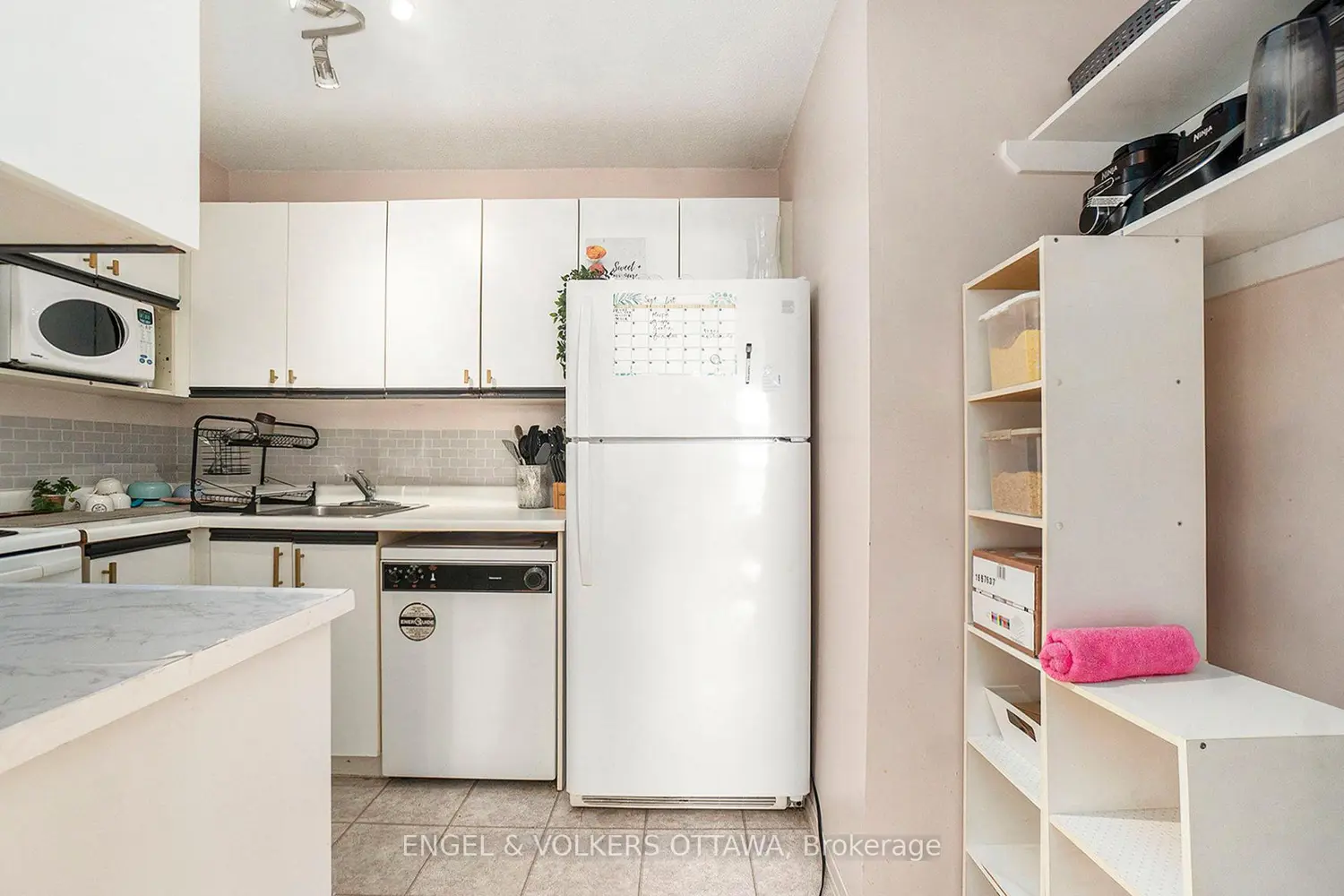 Additional image 10 of 475 Laurier Avenue 907