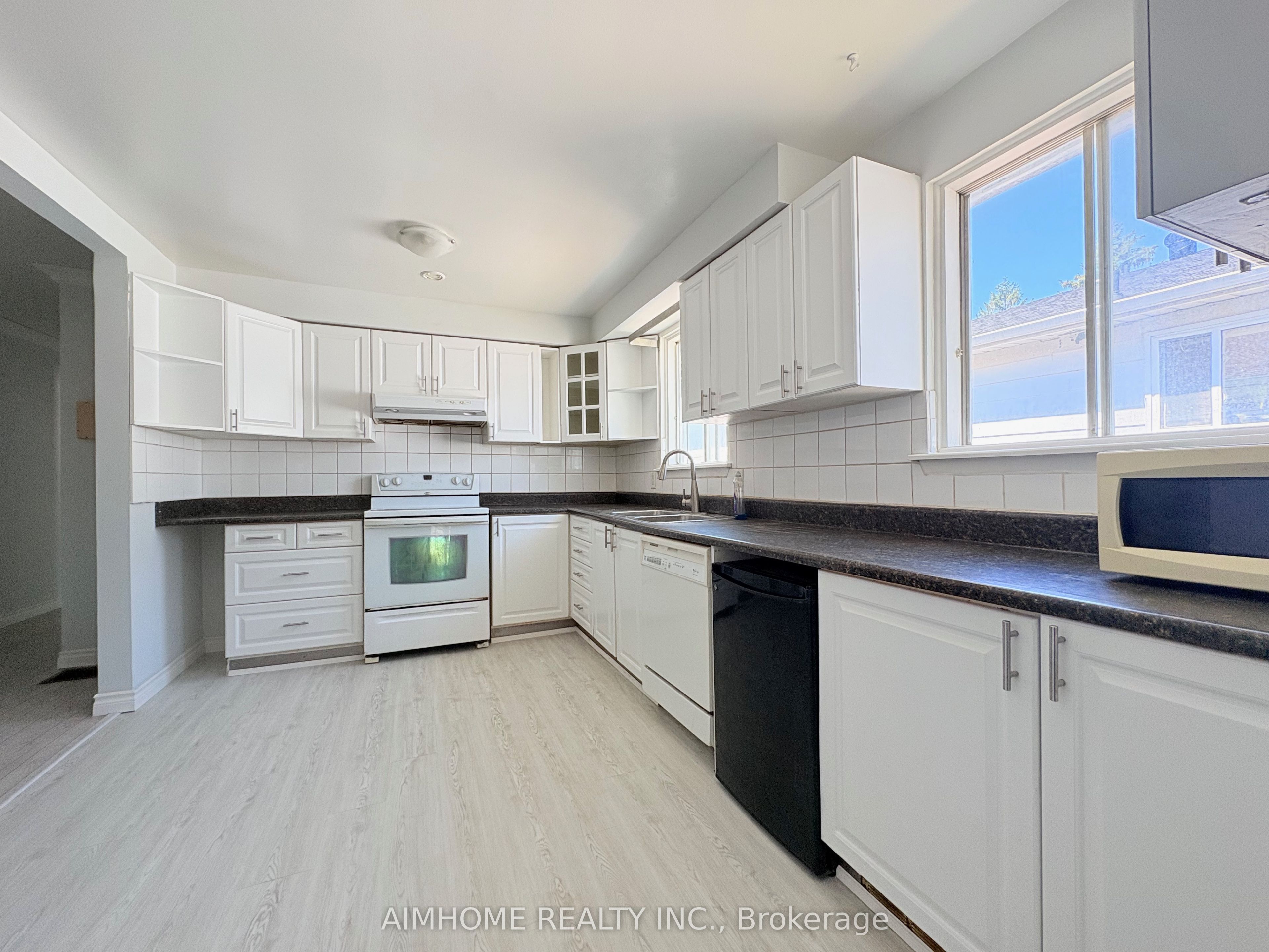 Additional image 2 of 70 Micmac Crescent, Toronto, ON, M2H 2K2