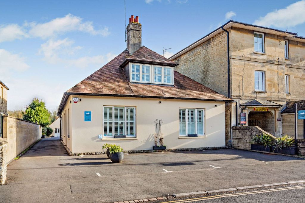 Additional image 21 of 9 bed detached house for saleVictoria Road, Cirencester, Gloucestershire GL7