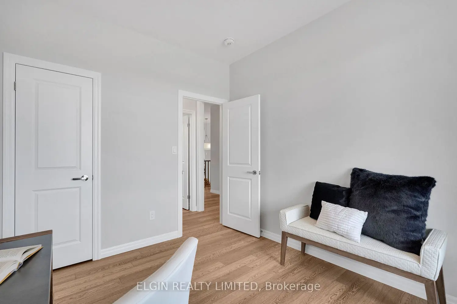 79 Hemlock Crescent photo 4