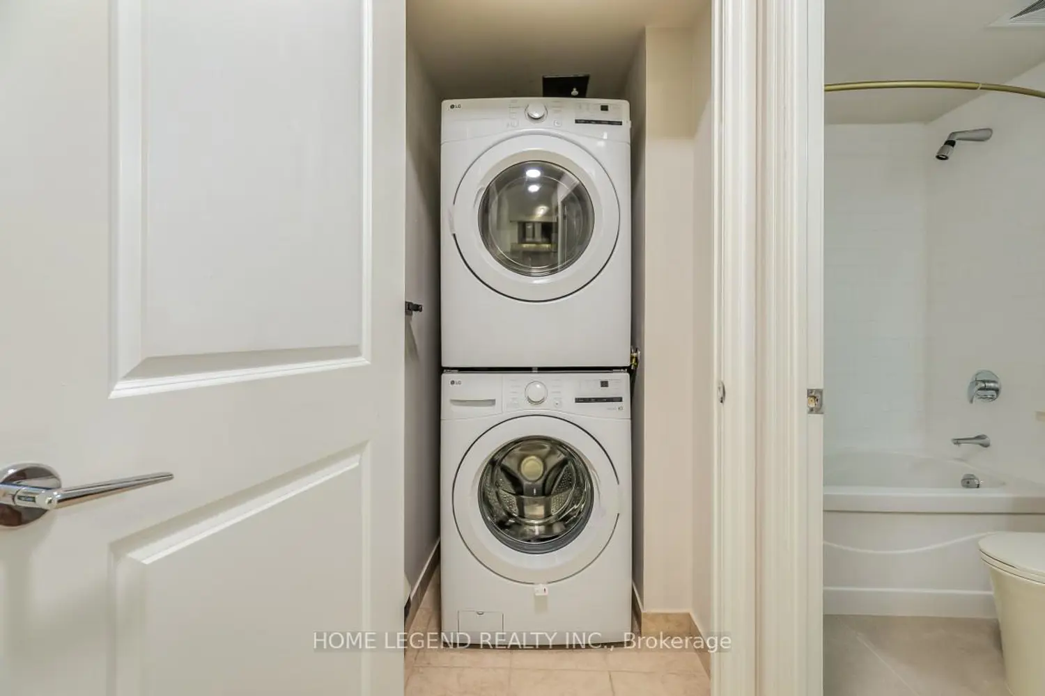 Additional image 9 of 39 Upper Duke Crescent 215