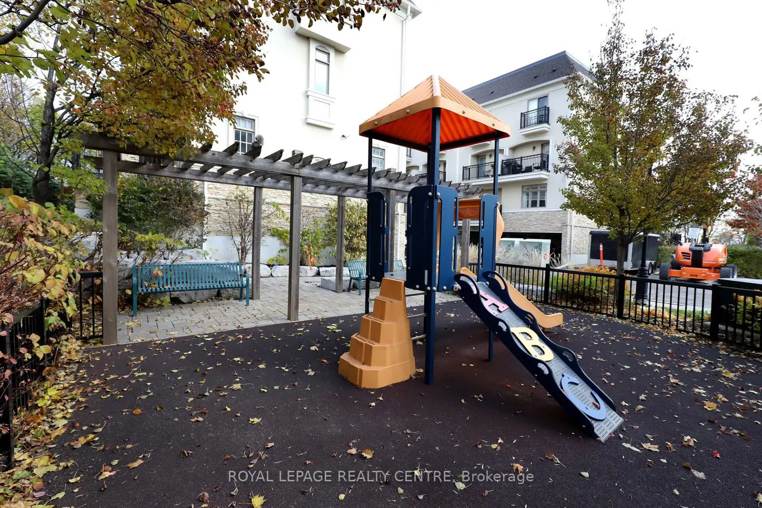Additional image 20 of 3077 Cawthra Road 10