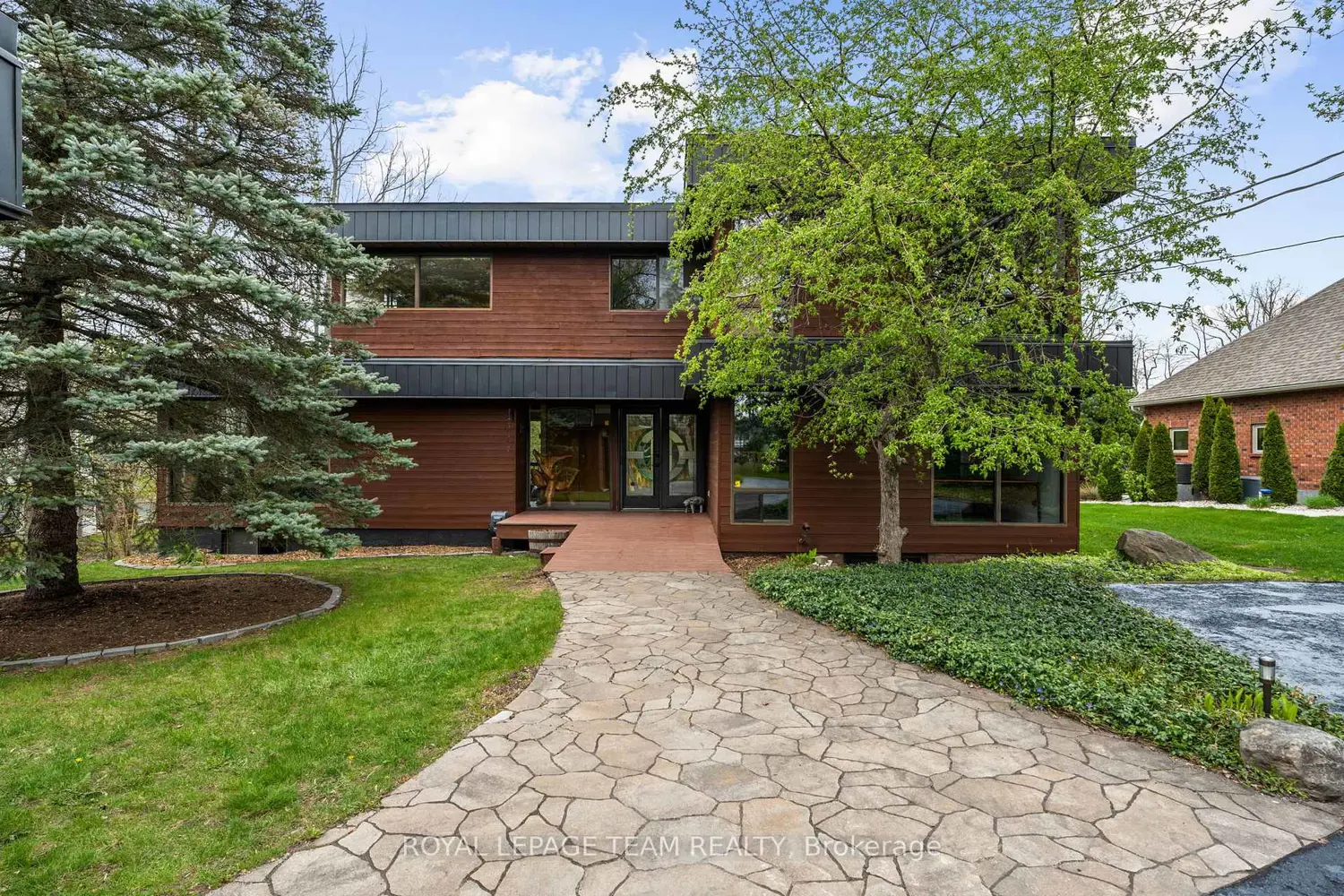 5657 Manotick Main Street photo 2
