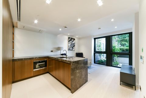 Lincoln Square, Portugal Street, London WC2A, Studio to rent
