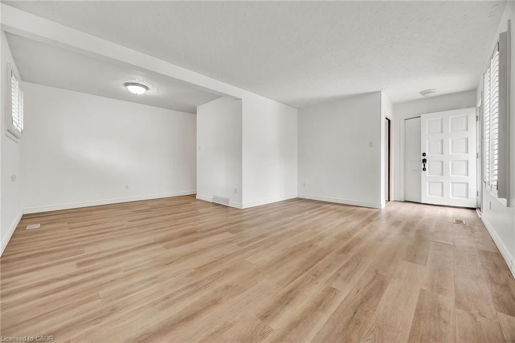 Additional image 3 of Upper-514 Fallingbrook Drive, Waterloo, ON, N2L 4N3