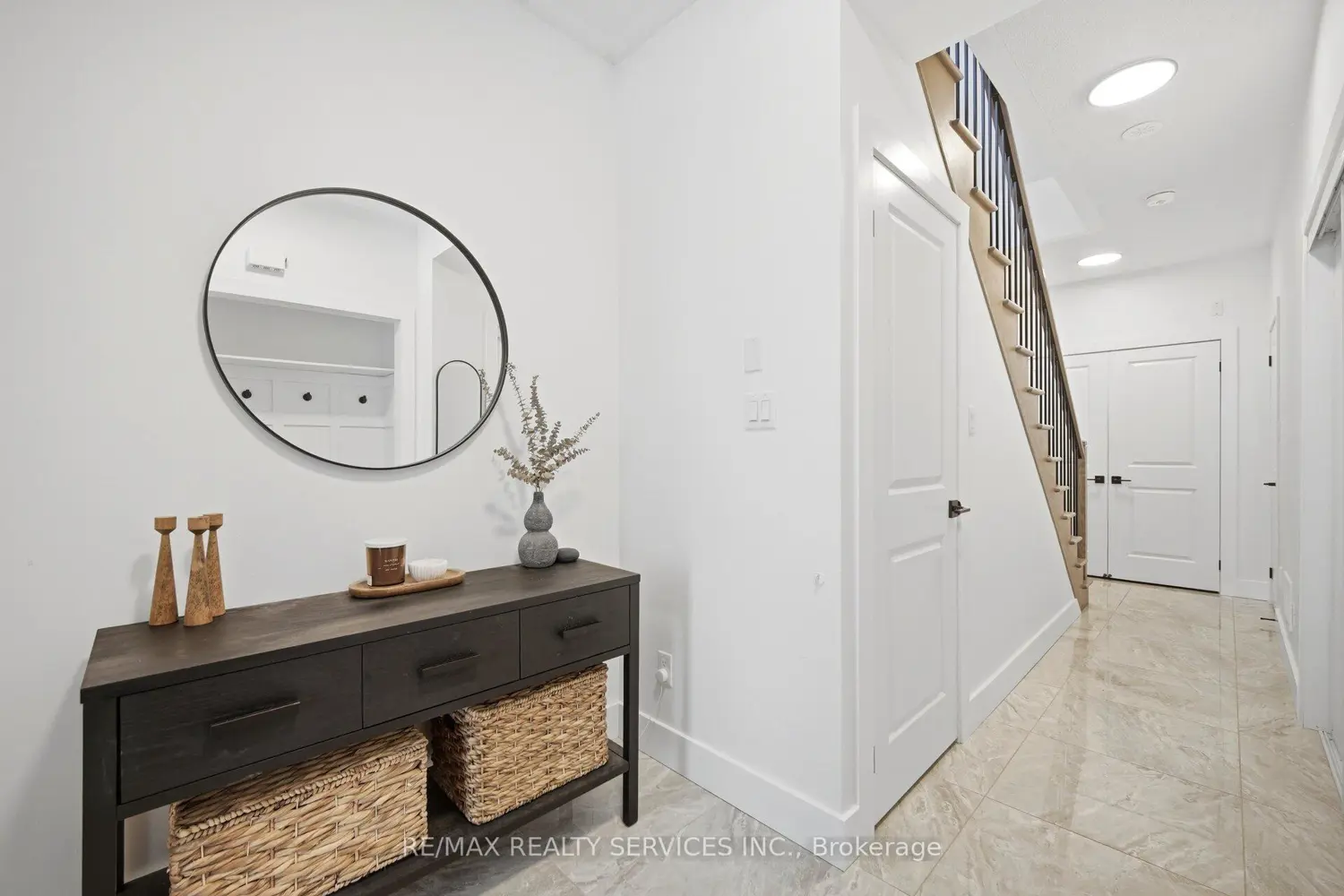 1159 Lloyd Landing photo 3