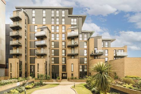 Baltic Avenue, Brentford TW8