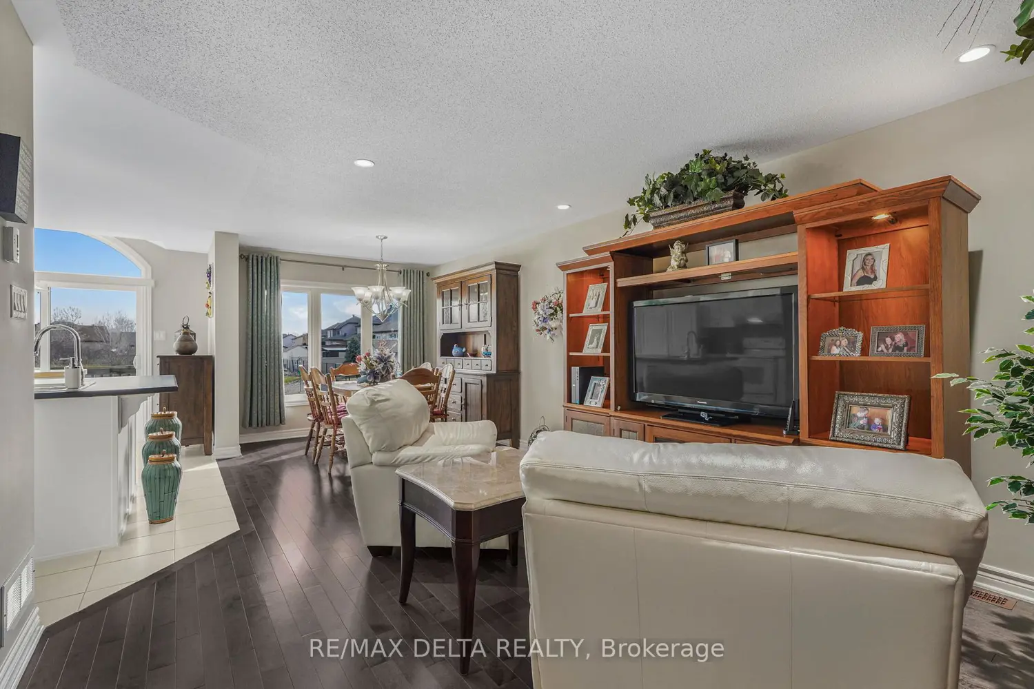 2225 Marble Crescent photo 3
