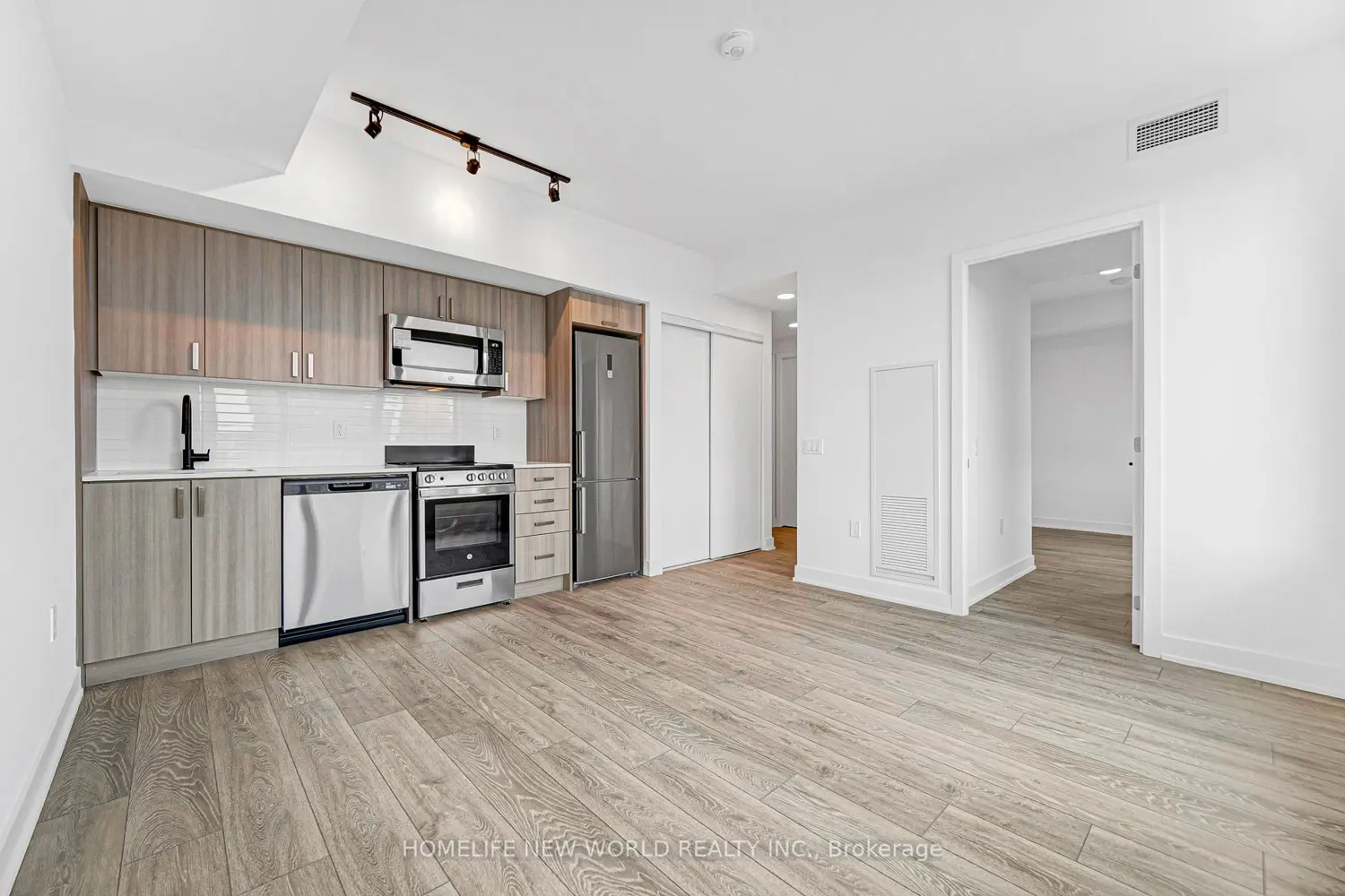 758 Dovercourt Road 807 photo 4