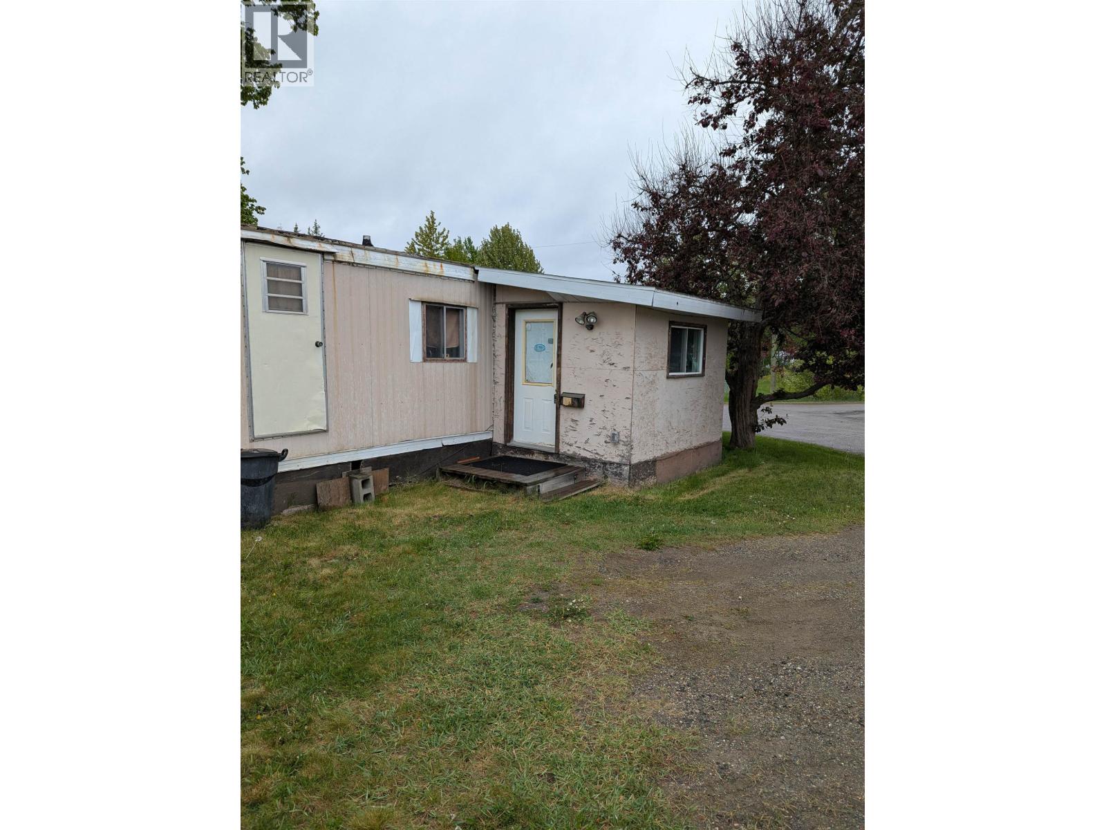 35 3730 LANSDOWNE CRESCENT