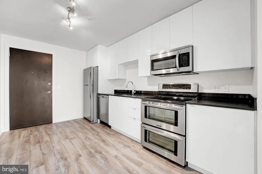 Additional image 10 of 460 New York Ave NW Unit 405, Washington, DC 20001