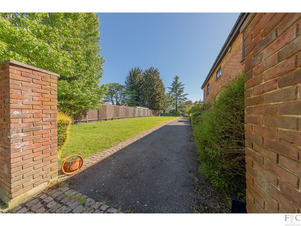 Additional image 38 of 6 bed detached house for saleKnighton Grange Road, Leicester LE2