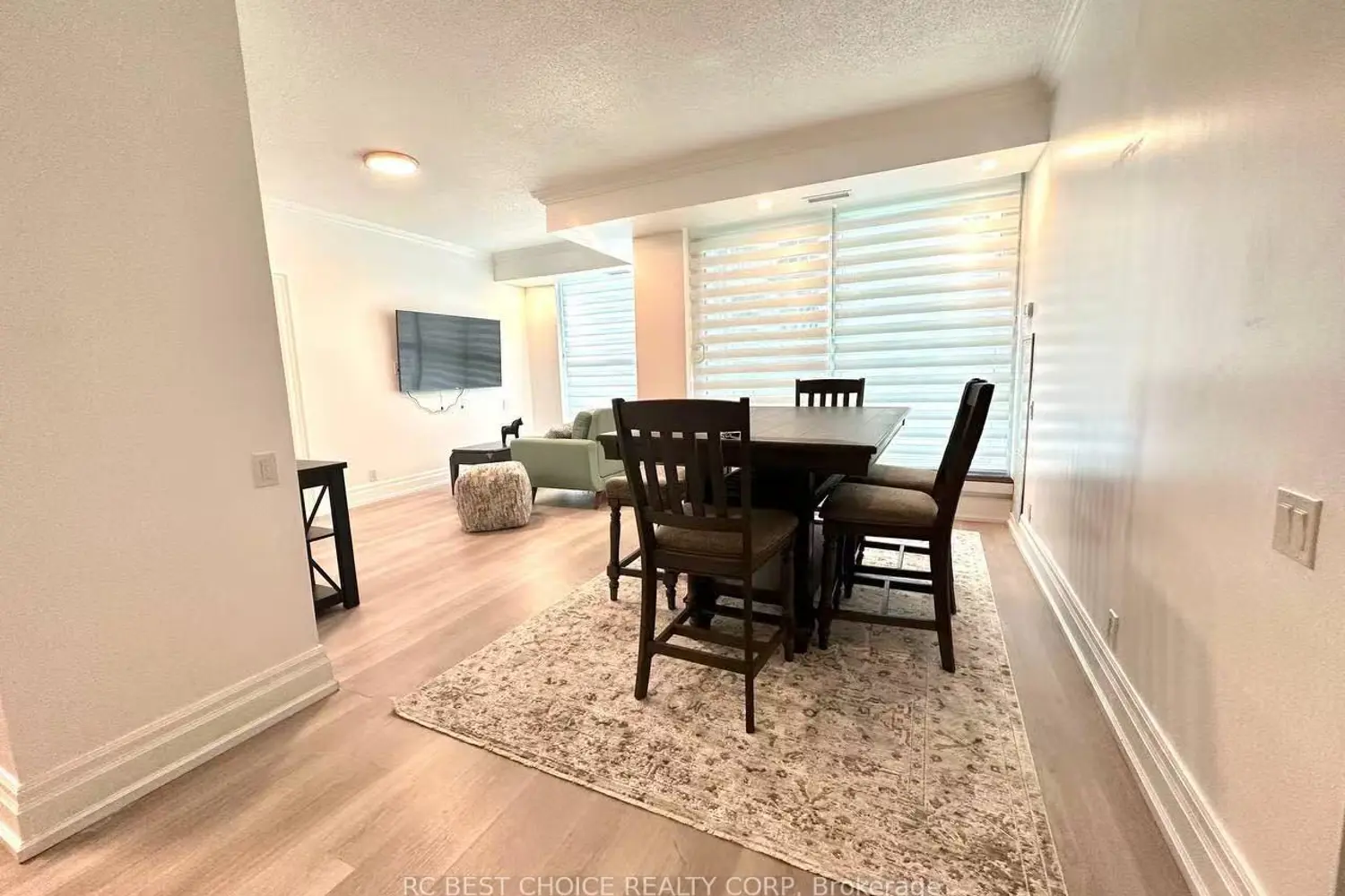 2067 Lake Shore Boulevard 203 photo 3