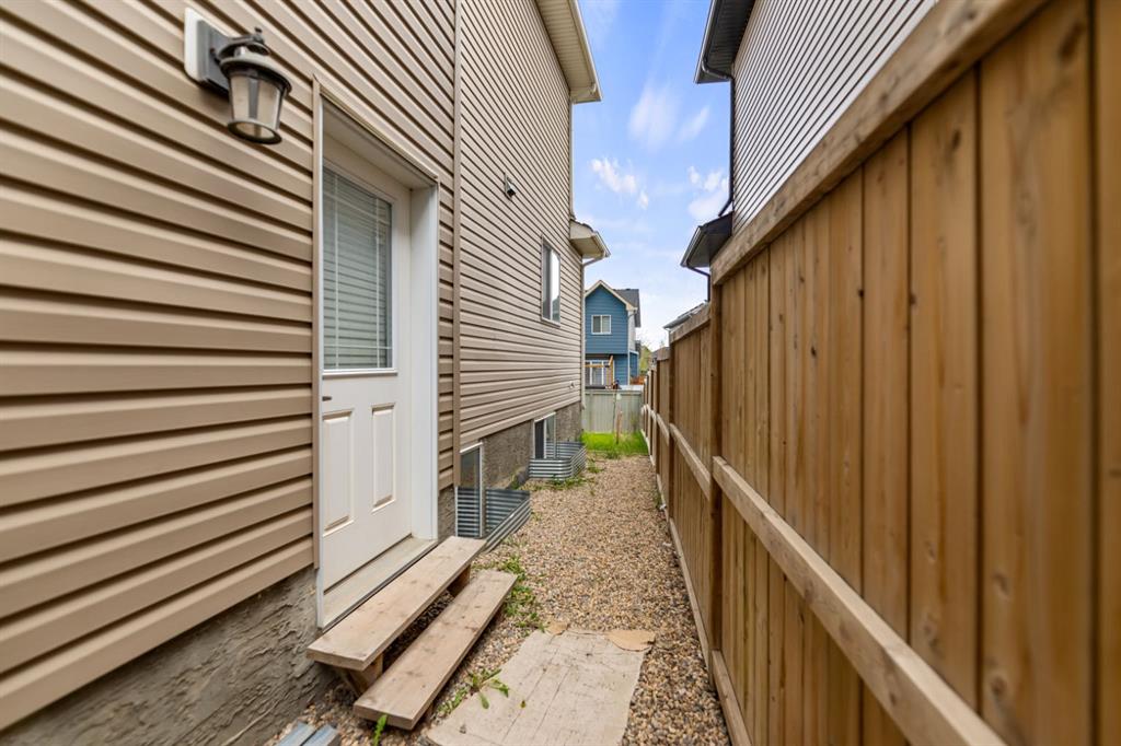 Additional image 4 of 126 Bayview Street SW, Airdrie, AB, T4B 3V1