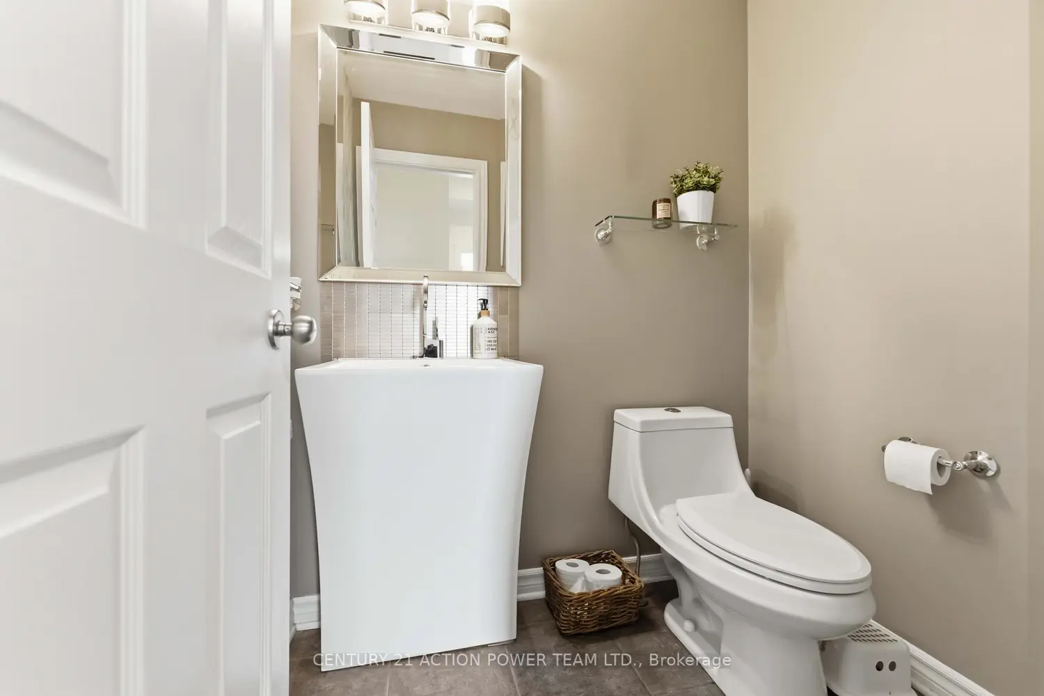 305 Sarabella Street photo 5