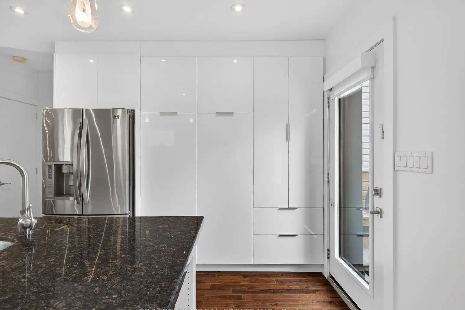 1045 Dovercourt Road photo 3