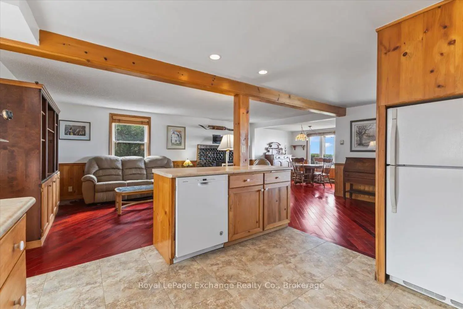 1005 Saugeen Street photo 5