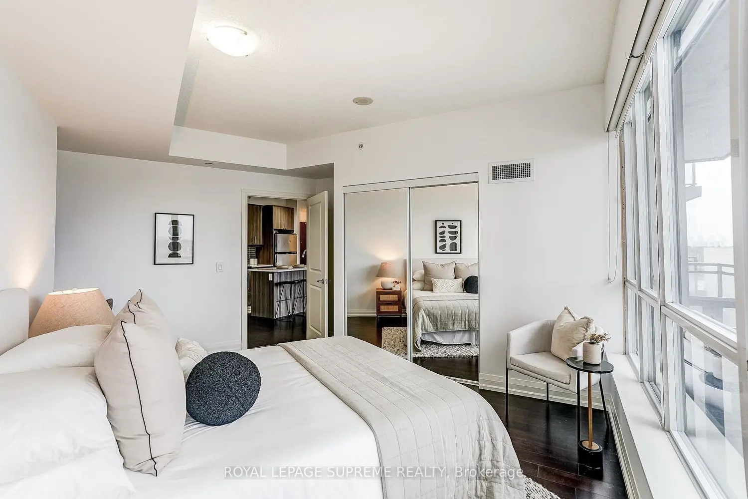 85 The Donway West 504 photo 3