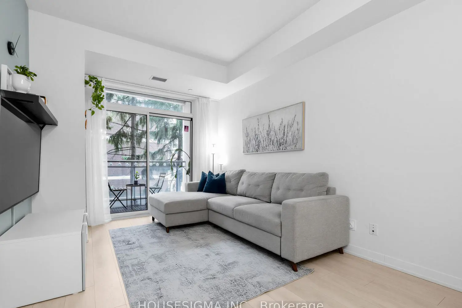 223 St Clair Avenue 306 photo 3